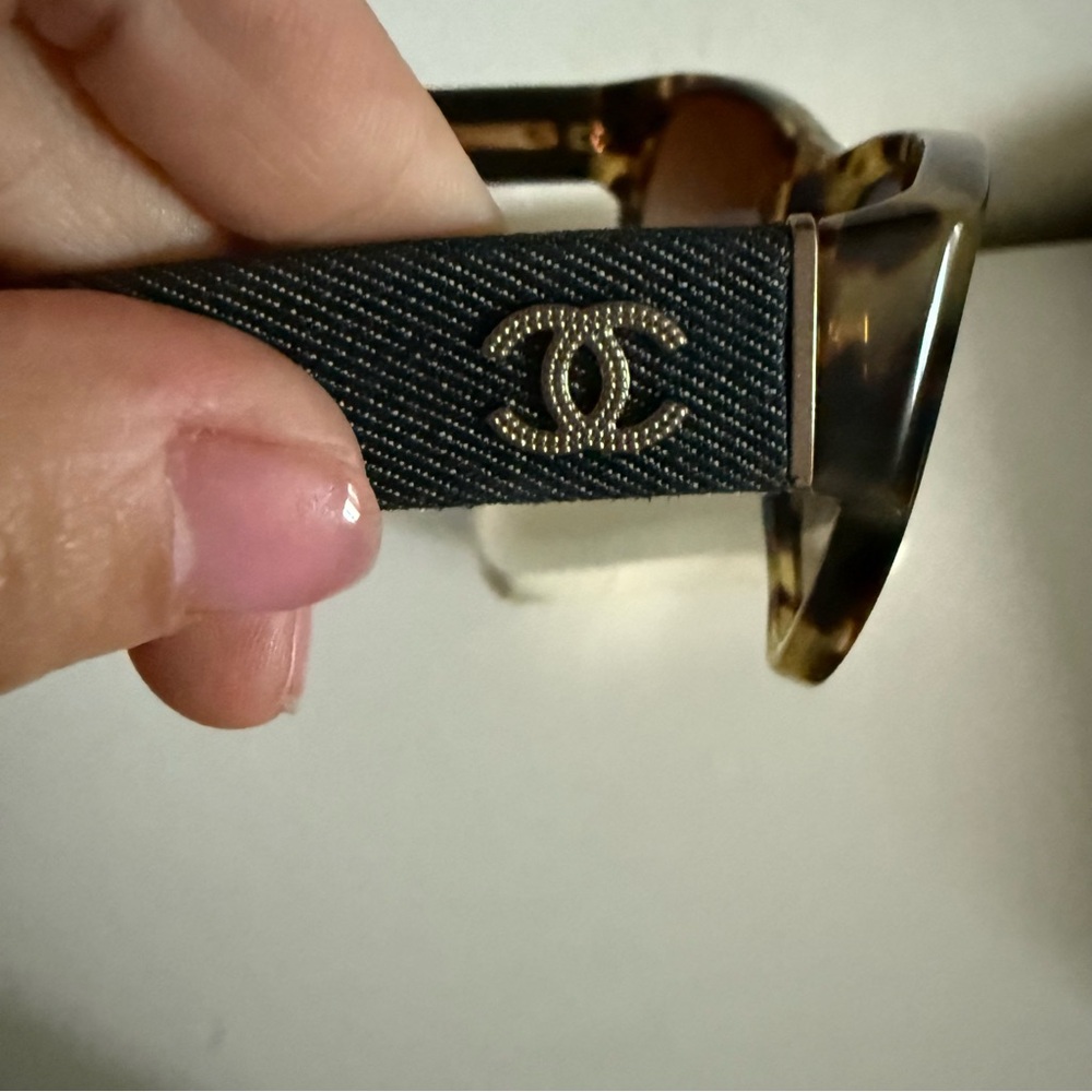 Chanel Tortoiseshell Cat Eye Sunglasses Tweed Arms Gold CC Logo Italy - Picture 5 of 12